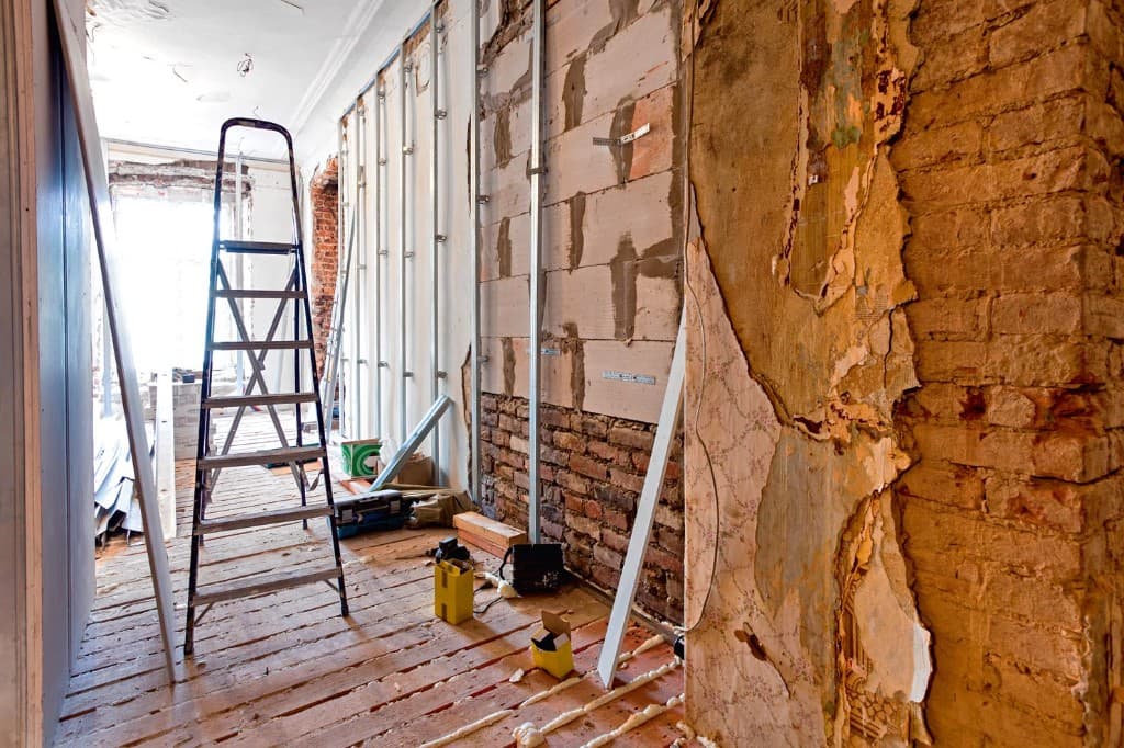 Капитальный ремонт — демонтаж отделки и монтаж каркаса стен